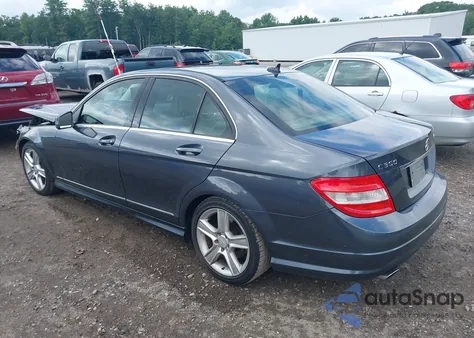 2011 Mercedes-Benz C 300 Luxury 4Matic/Sport 4Matic z USA, uszkodzony, nr VIN WDDGF8BB3BR186552